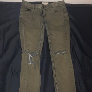 FREEPEOPLE OLIVE SKINNY RIPPED JEANS
